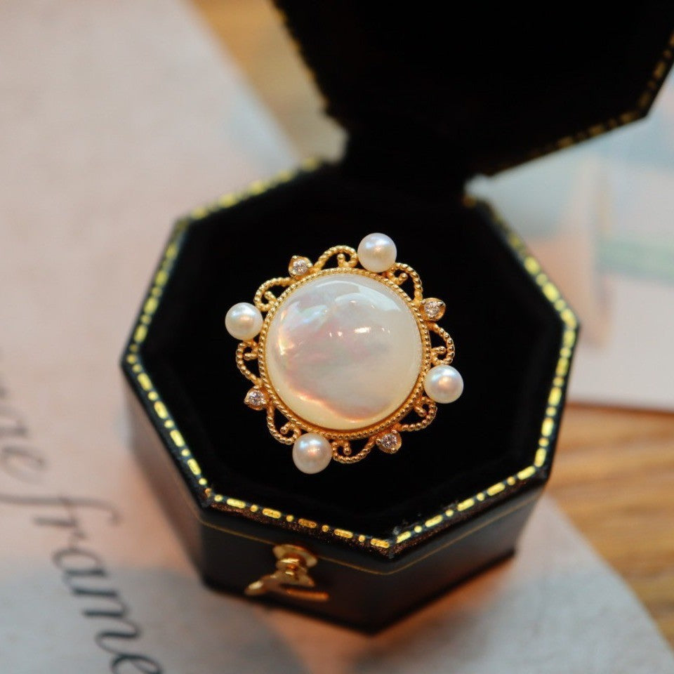 Charming Gold Earring for Any Occasion