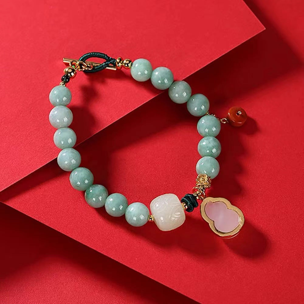 Classic Silver Bracelet with Timeless Appeal