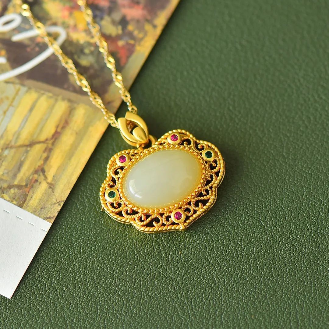 Romantic Gold Necklace for Special Moments