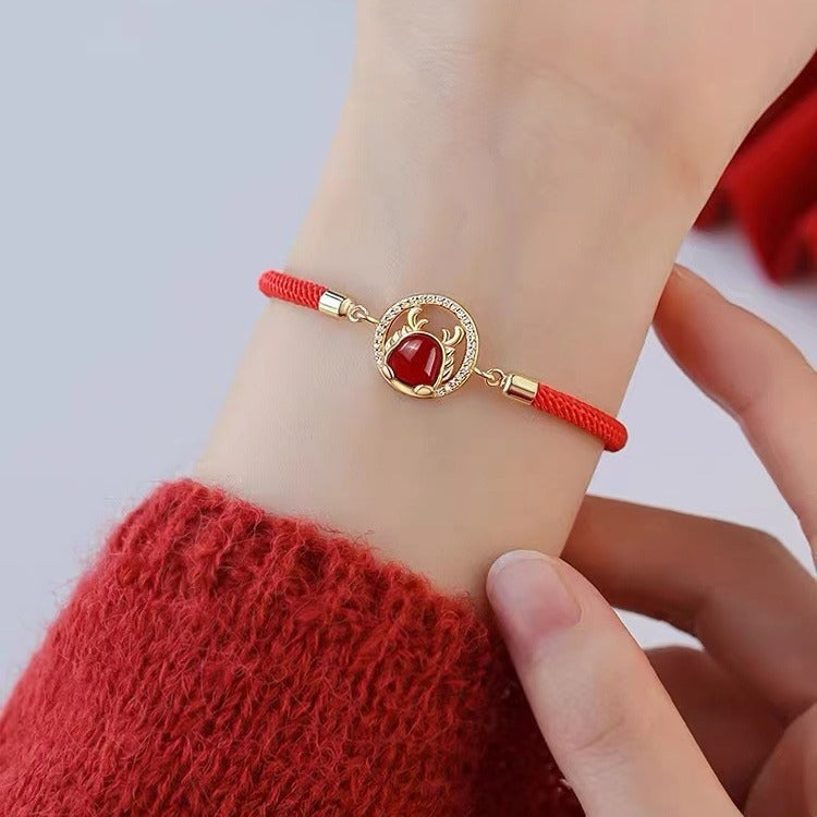 Charming Gold Bracelet for Any Occasion