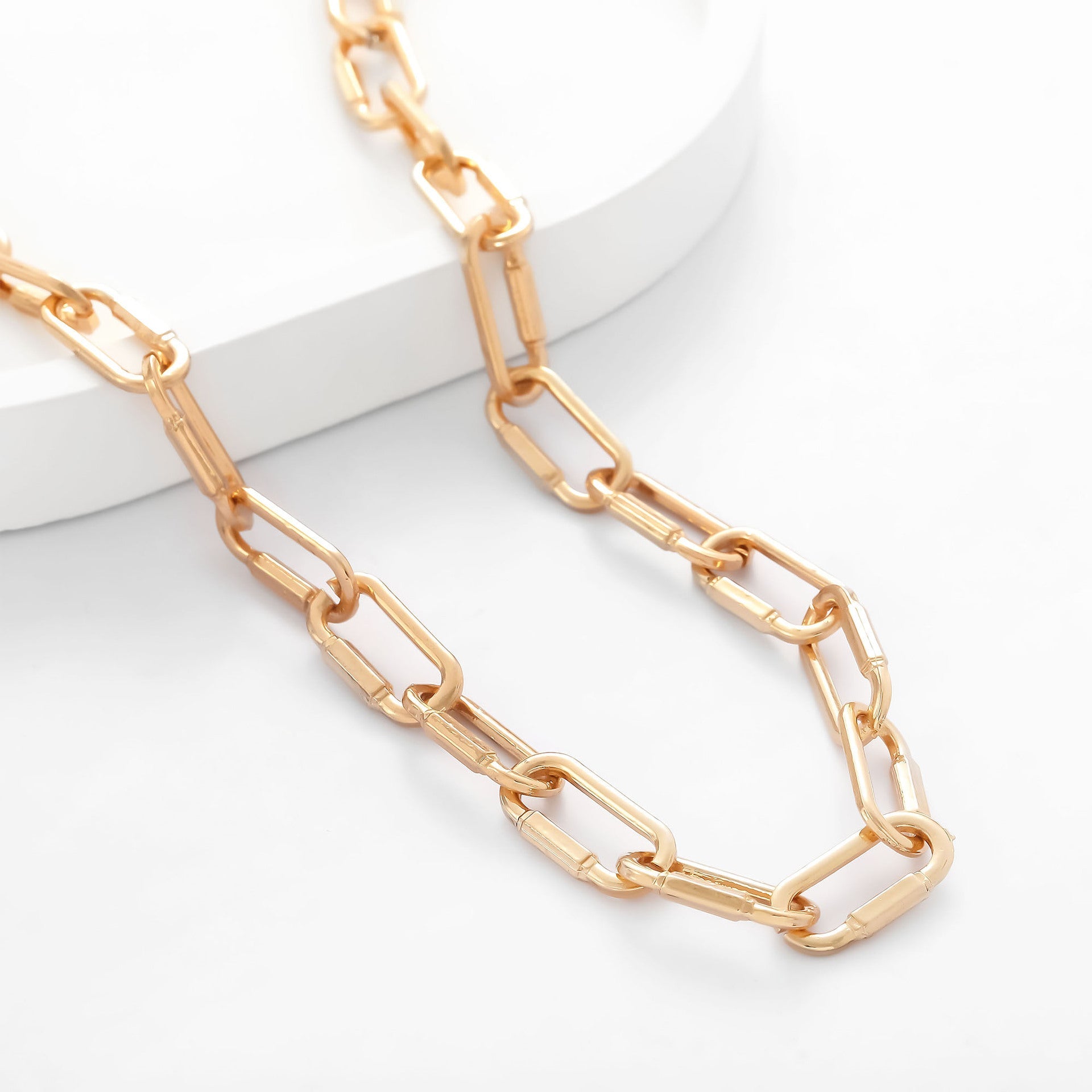 Romantic Gold Necklace for Special Moments