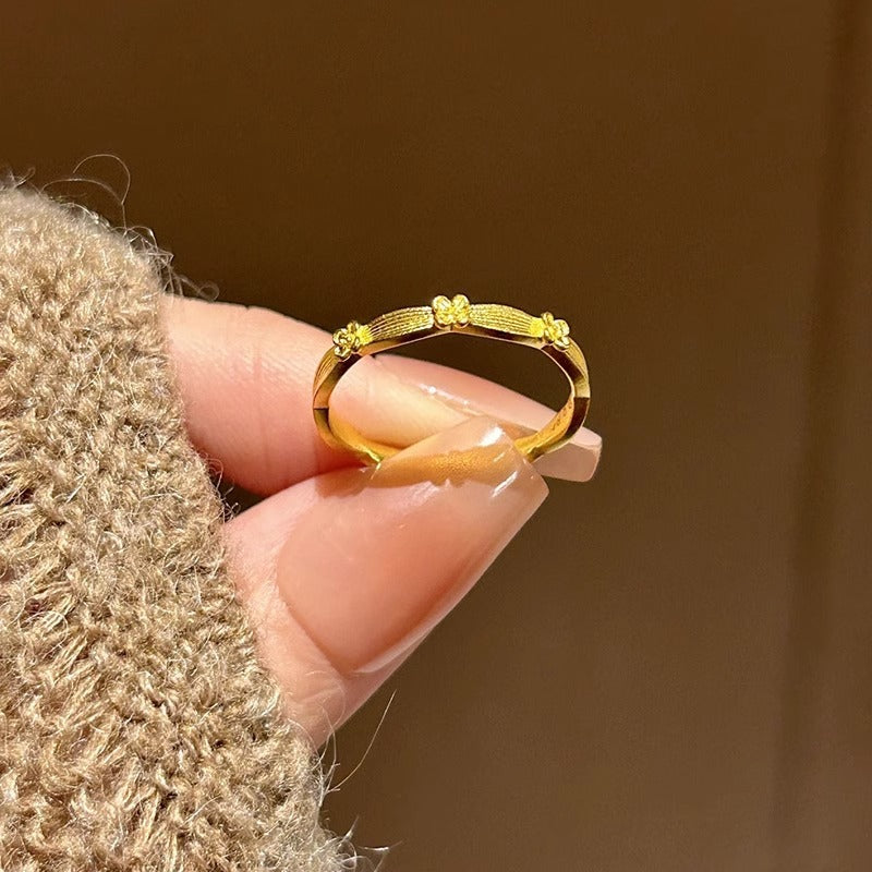 Charming Gold Ring for Any Occasion