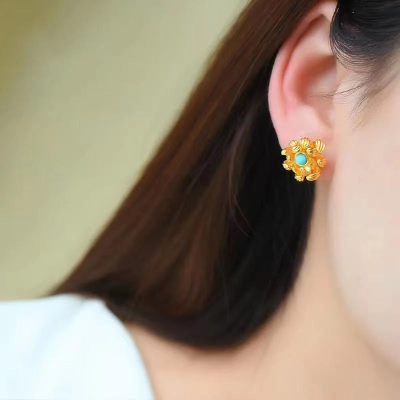 Charming Silver Earring for Any Occasion