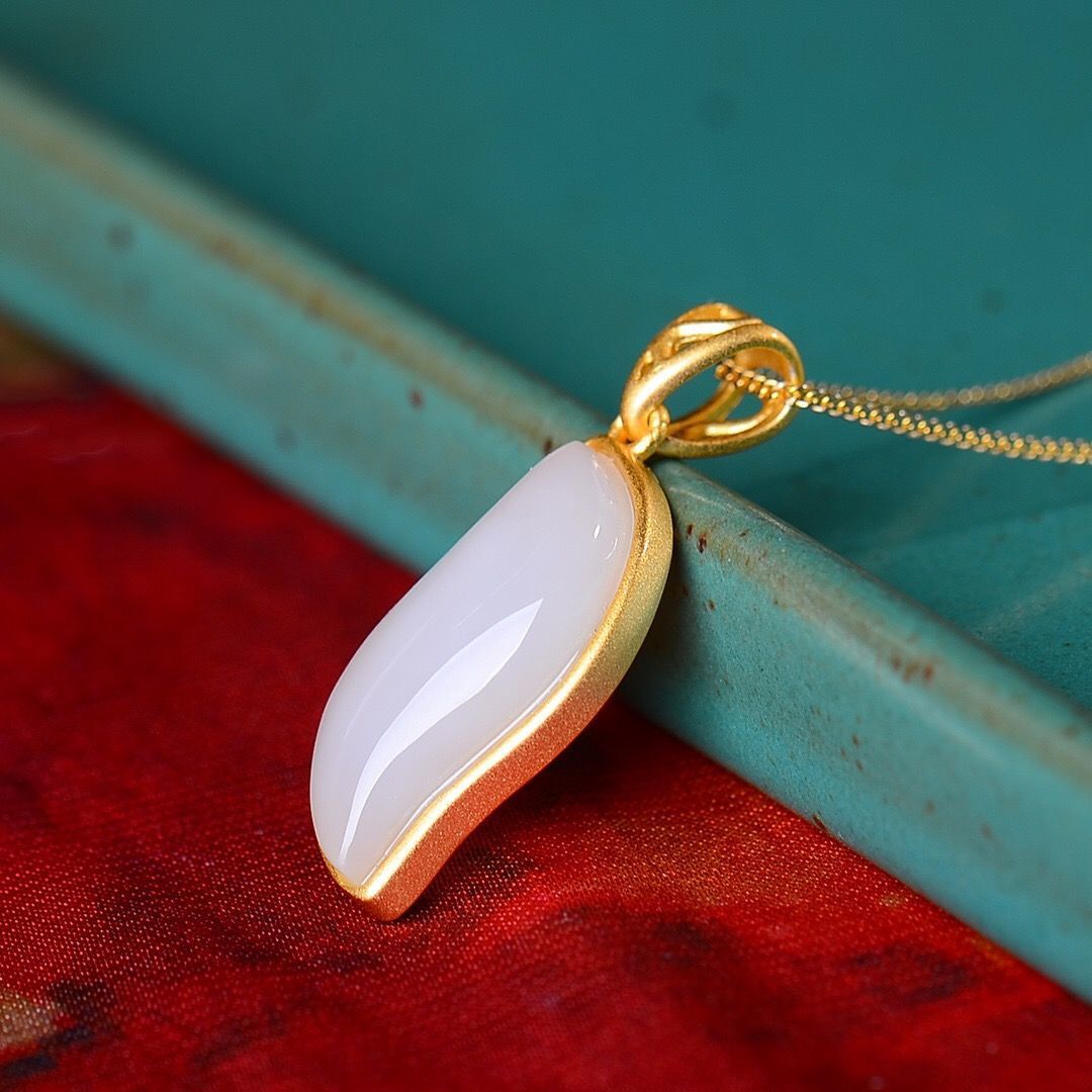 Beautiful Gold Pendant with Unique Style
