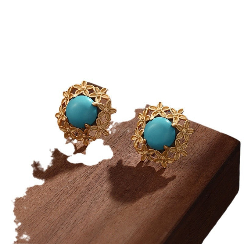 Stunning Gold Earring for Daily Wear