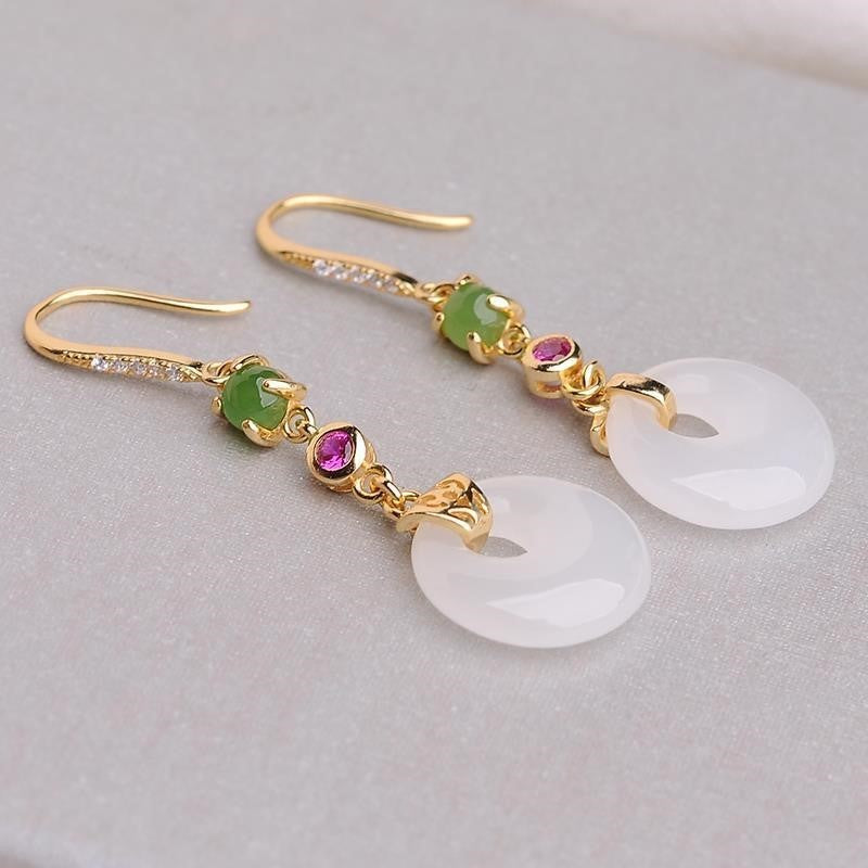 Charming Silver Earring for Any Occasion