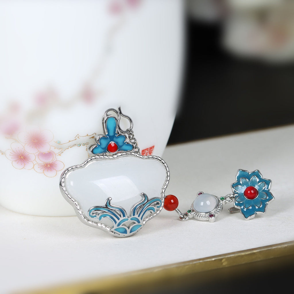 Romantic Silver Pendant for Special Moments