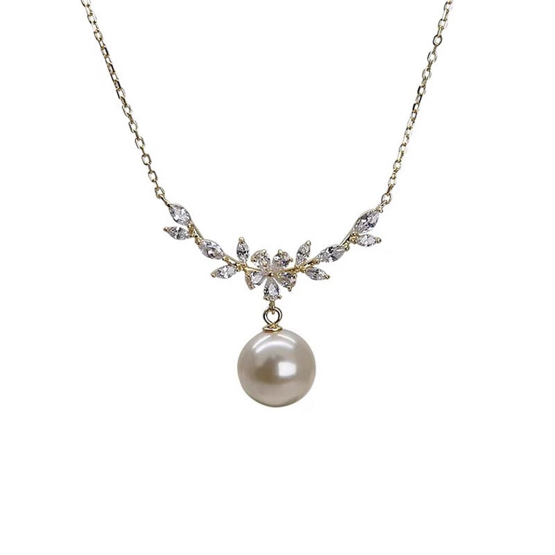 Beautiful Pearl Necklace with Unique Style