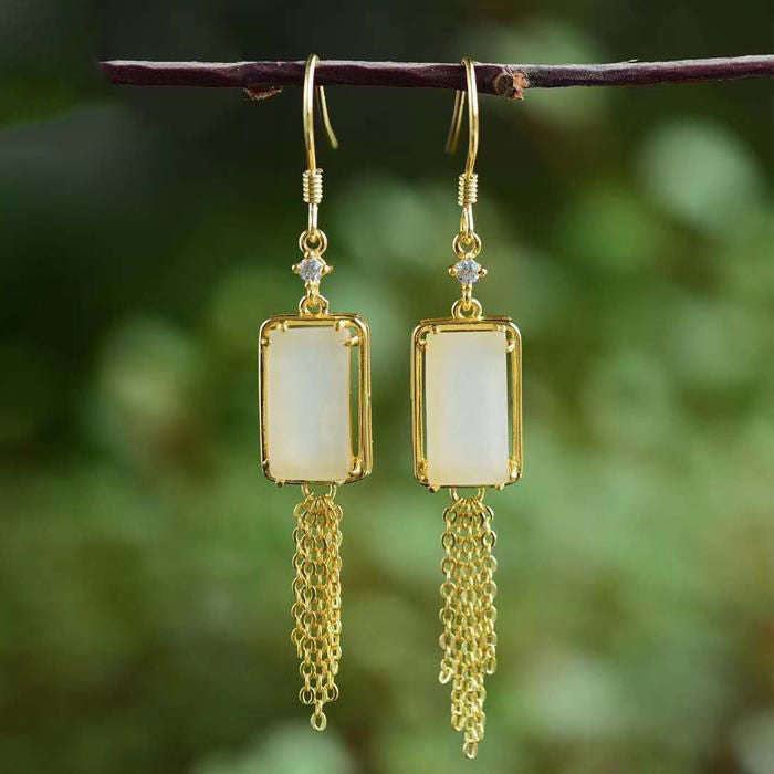 Classic Gold Earring with Timeless Appeal