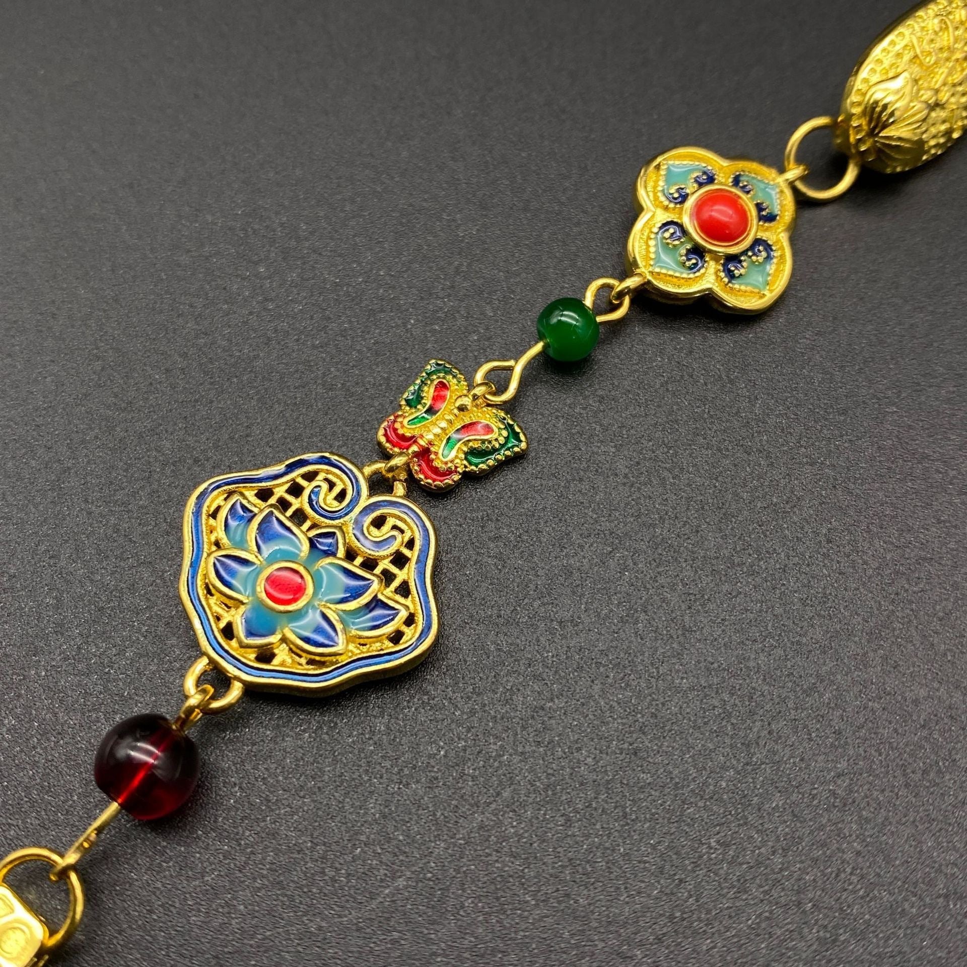 Charming Pendant for Any Occasion