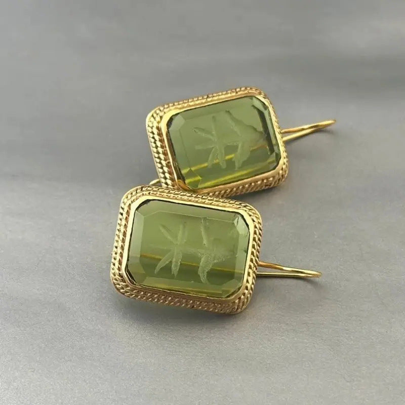 Charming Piece for Any Occasion