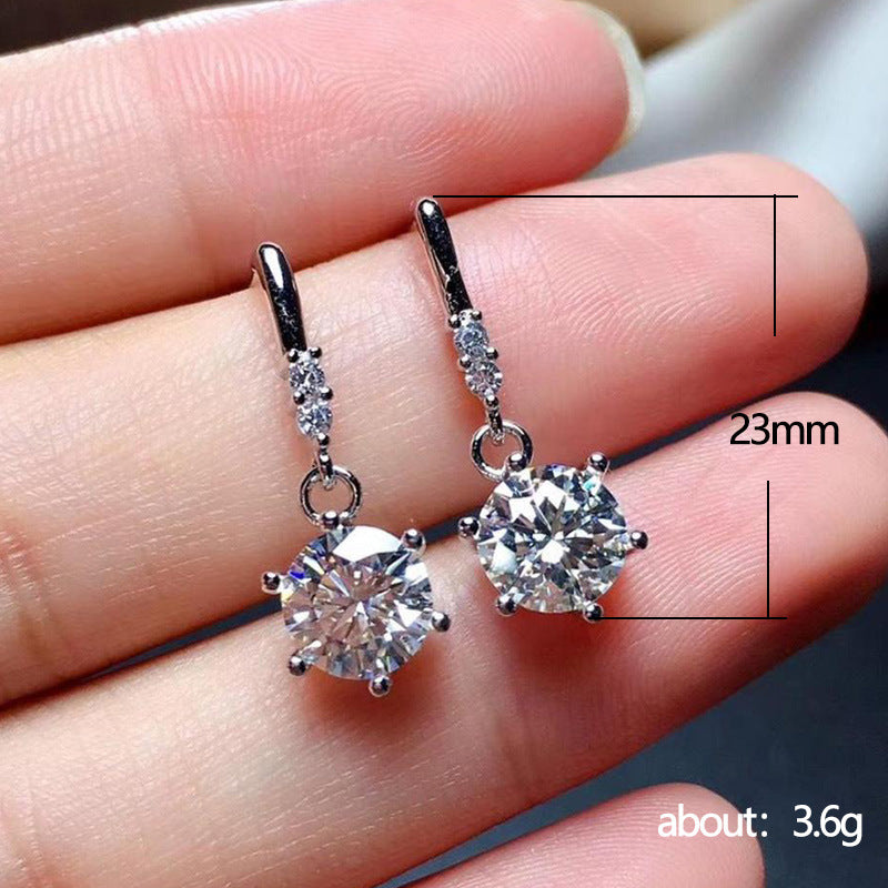 Classic Gold Earring with Timeless Appeal