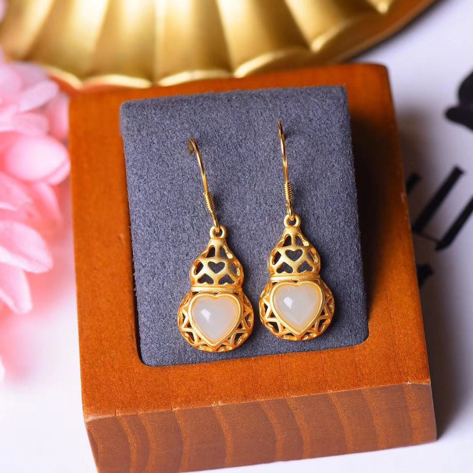 Classic Gold Earring with Timeless Appeal