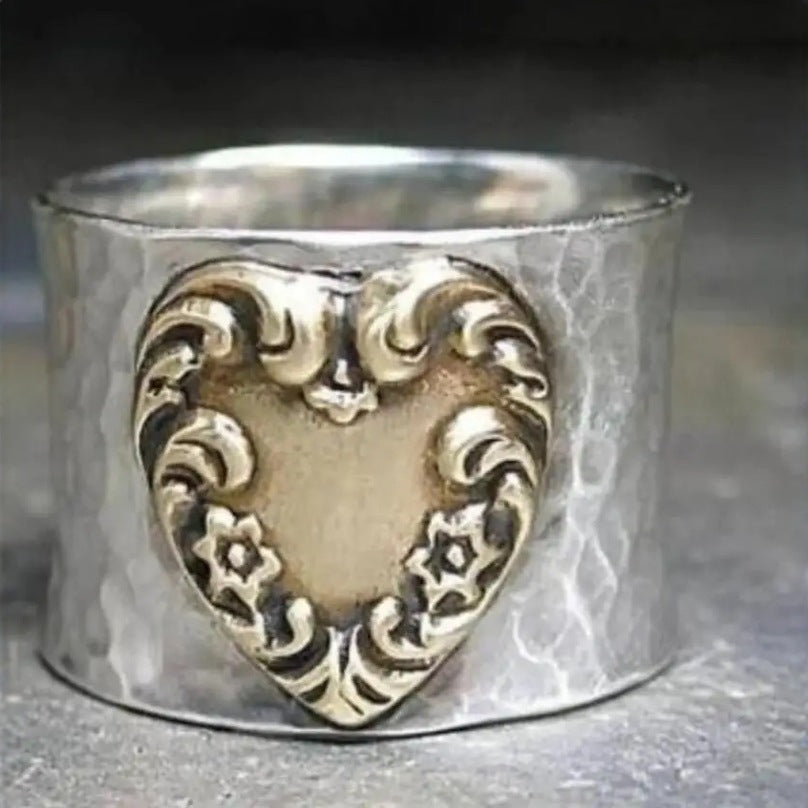 Classic Silver Ring with Timeless Appeal