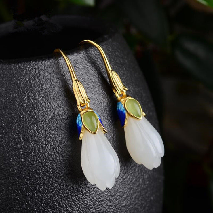 Romantic Silver Earring for Special Moments