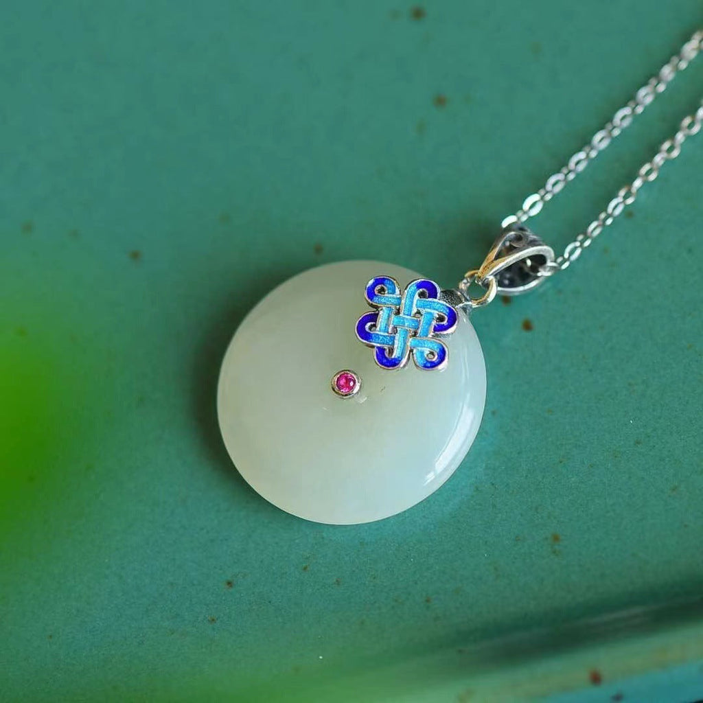 Classic Silver Necklace with Timeless Appeal