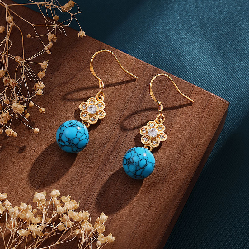 Classic Gold Earring with Timeless Appeal