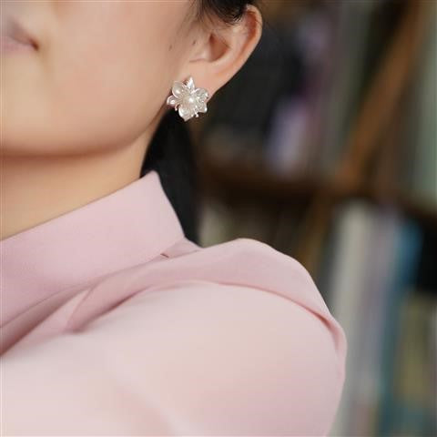 Beautiful Silver Earring with Unique Style