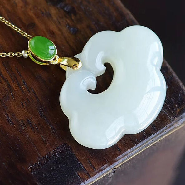Classic Gold Necklace with Timeless Appeal