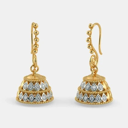 Classic Gold Earring with Timeless Appeal