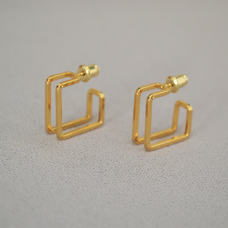 Charming Gold Earring for Any Occasion