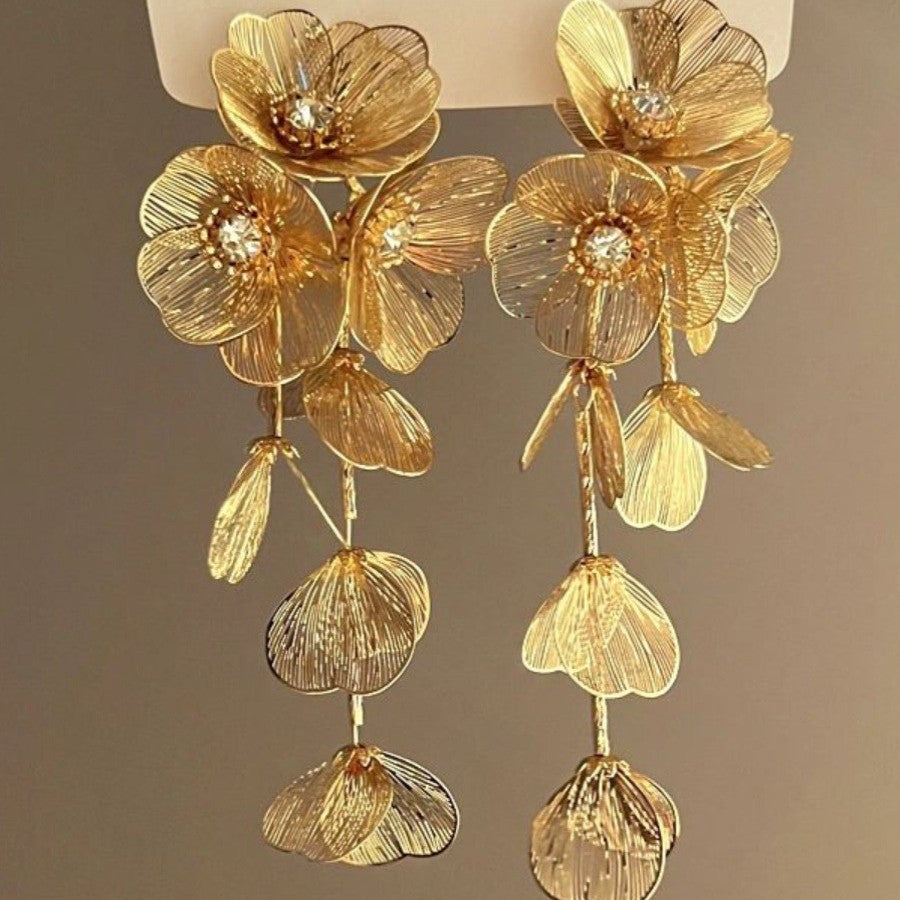 Beautiful Gold Earring with Unique Style