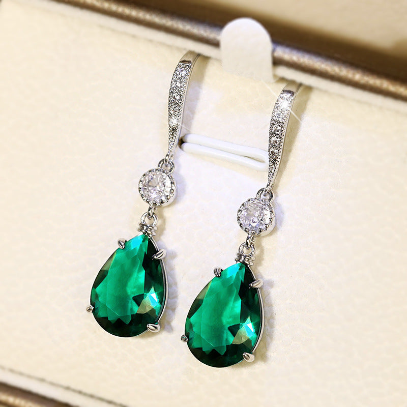 Charming Earring for Any Occasion