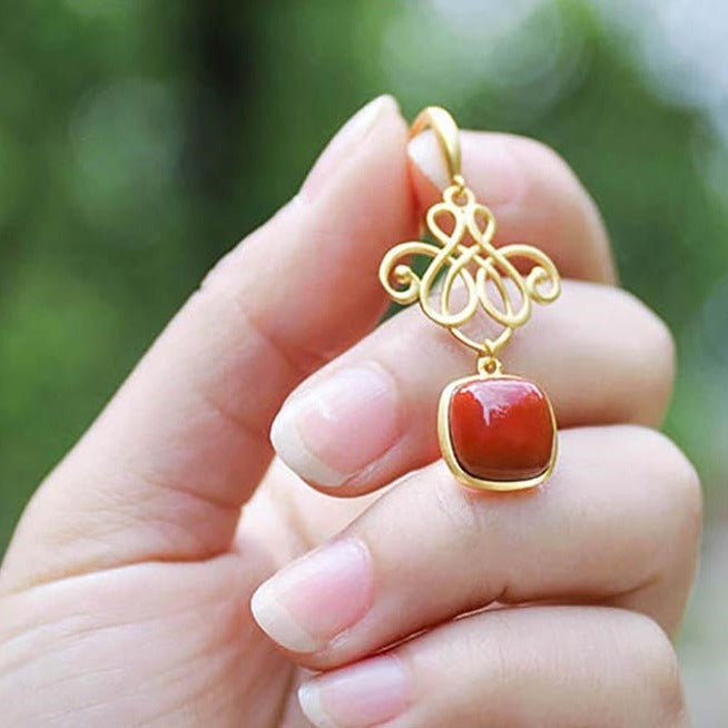 Charming Gold Earring for Any Occasion