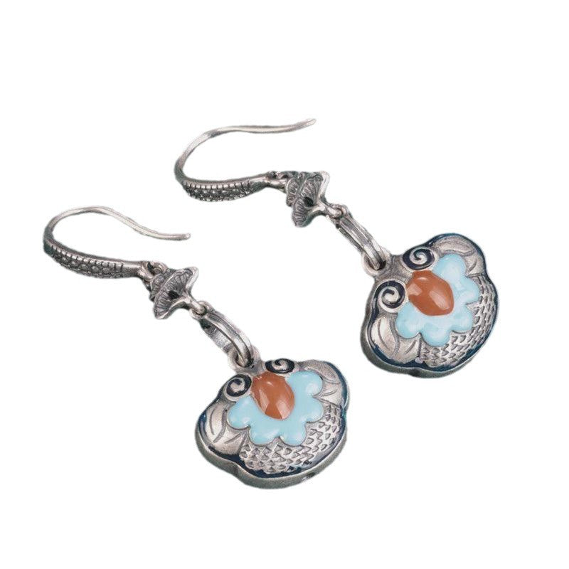 Charming Silver Earring for Any Occasion