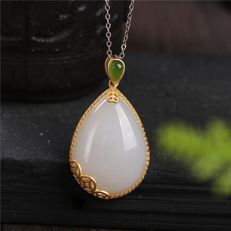 Stunning Silver Necklace for Daily Wear