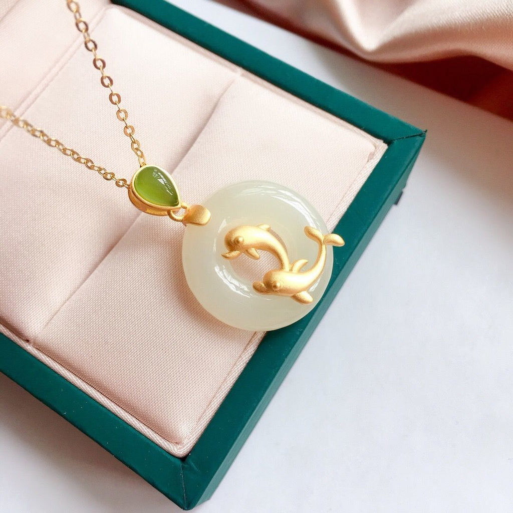 Charming Silver Pendant for Any Occasion