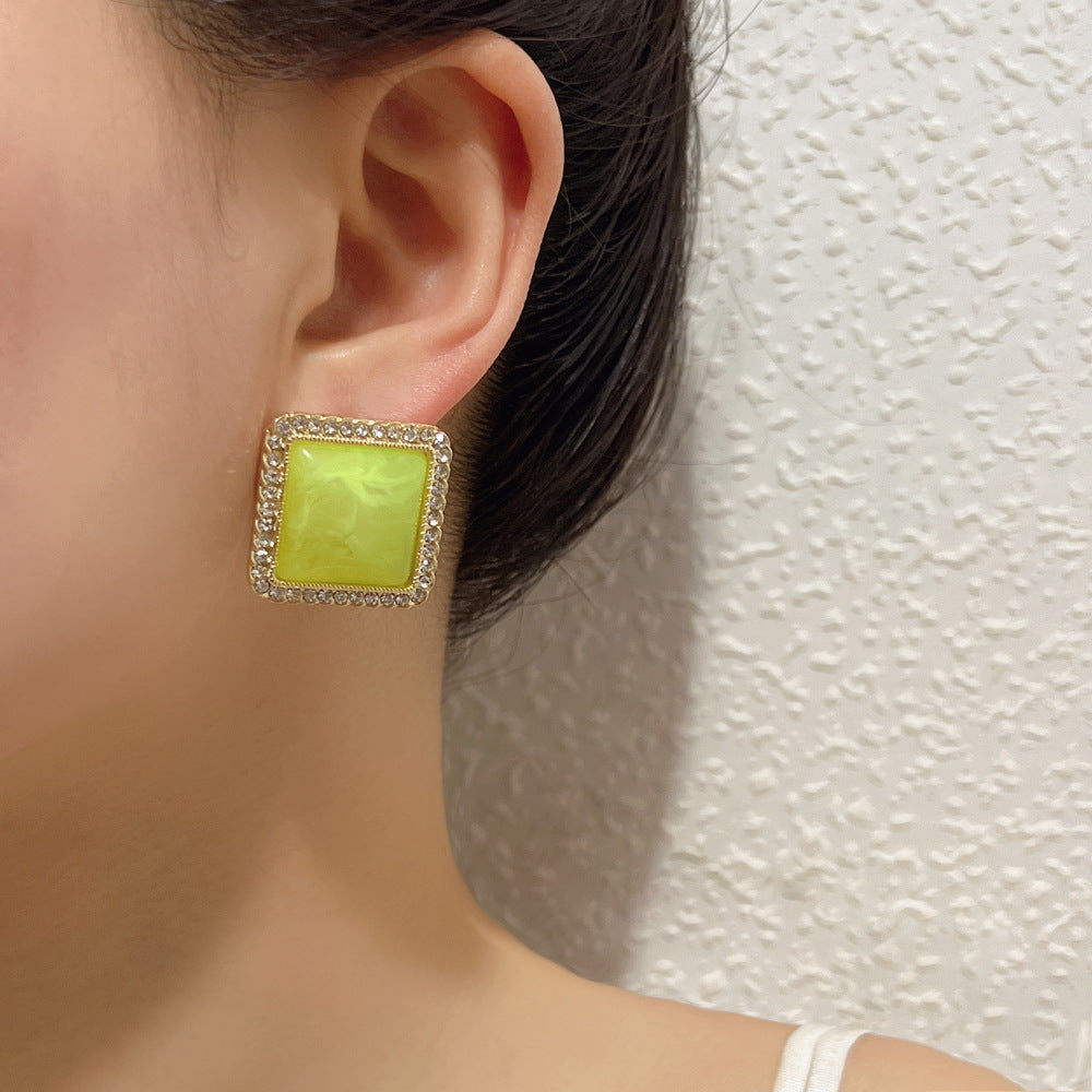 Charming Silver Earring for Any Occasion