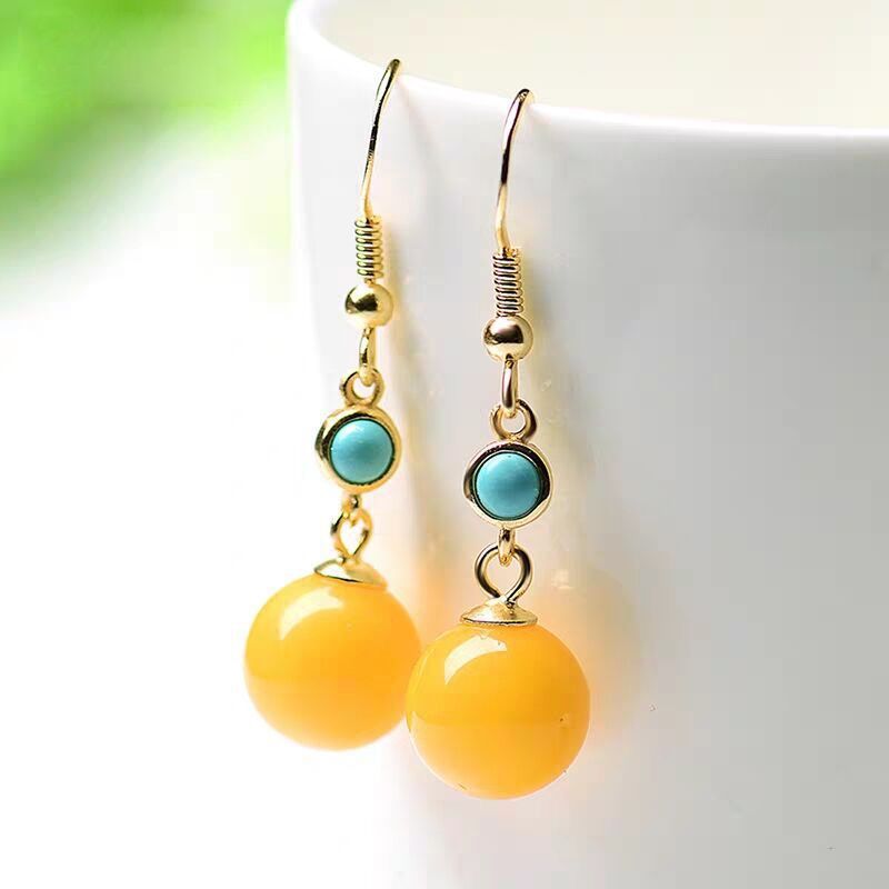 Classic Gold Earring with Timeless Appeal