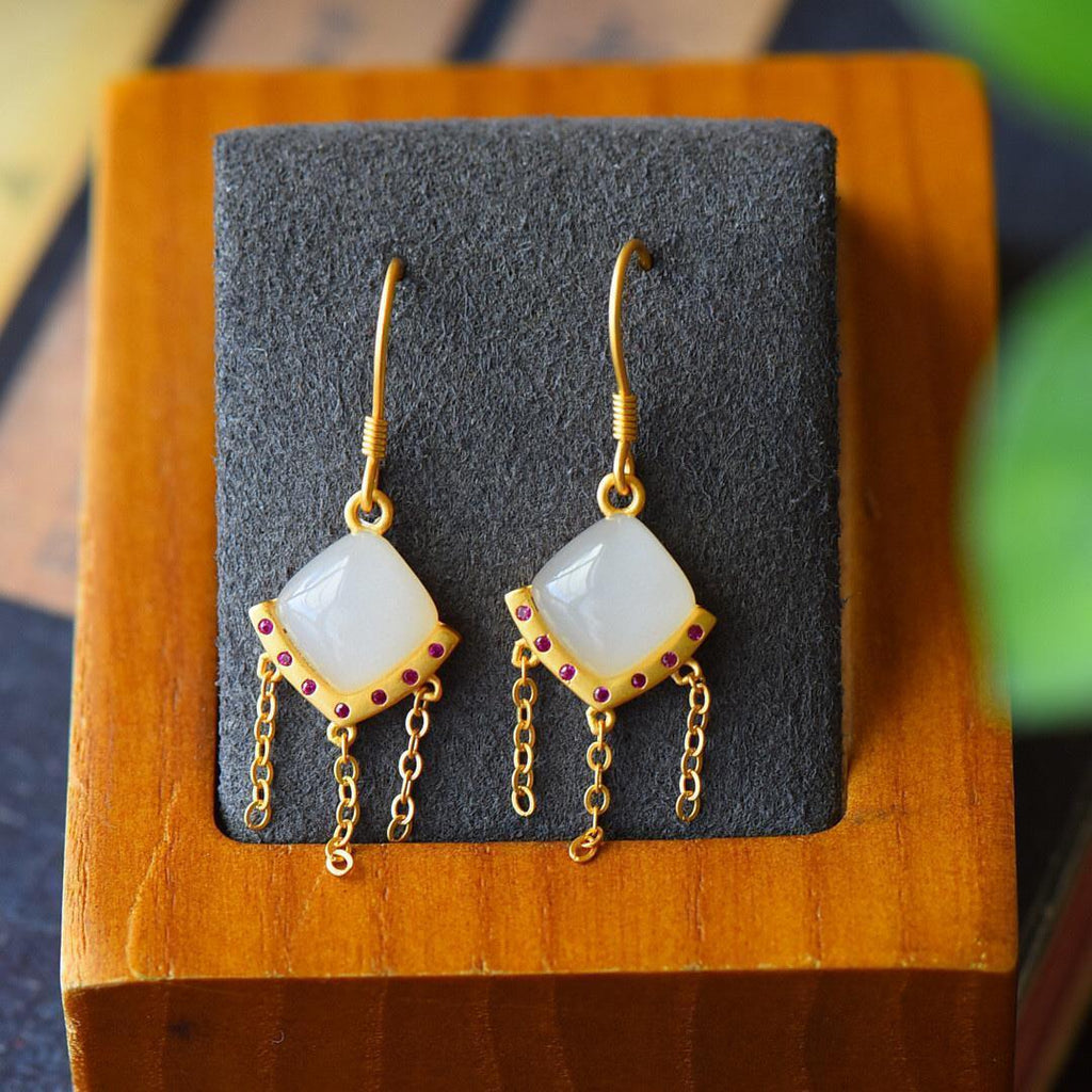 Charming Gold Earring for Any Occasion