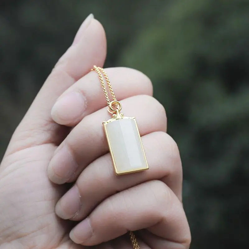 Charming Silver Necklace for Any Occasion