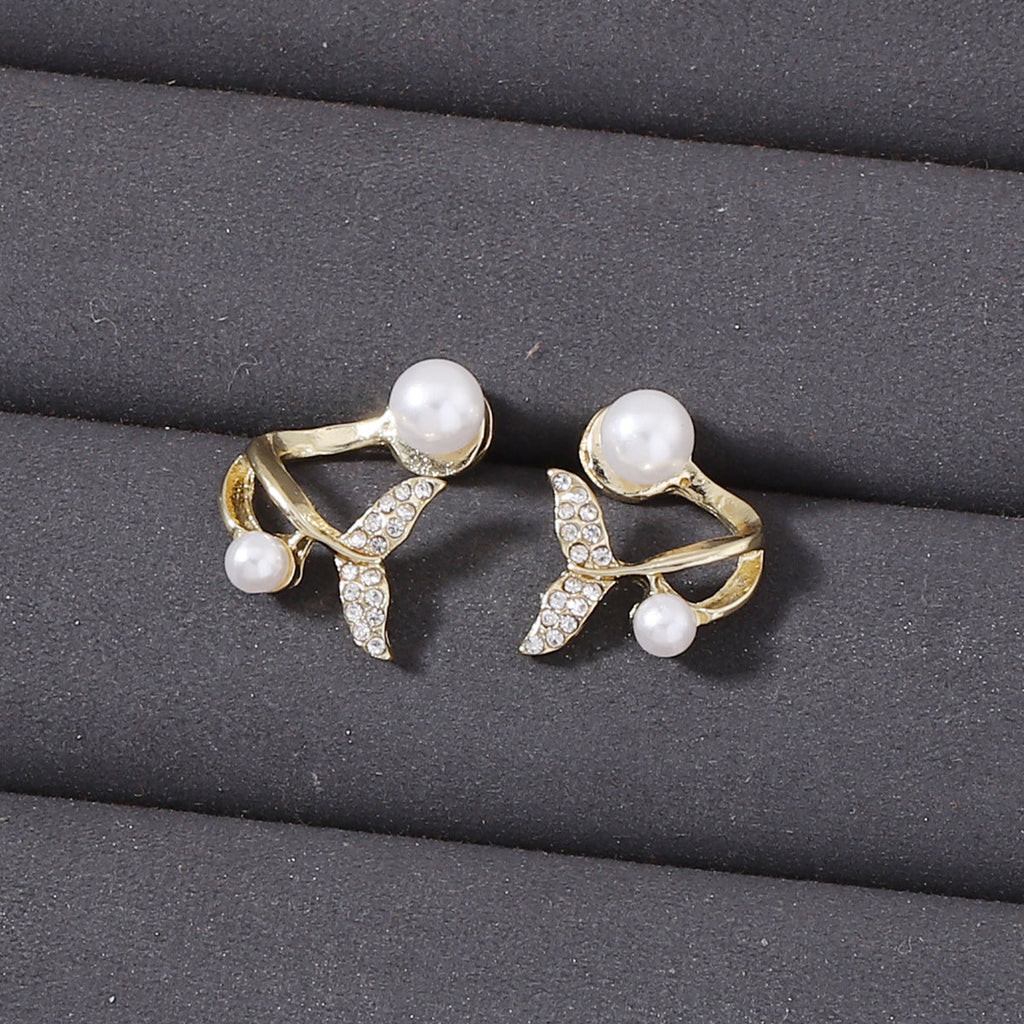 Romantic Gold Earring for Special Moments