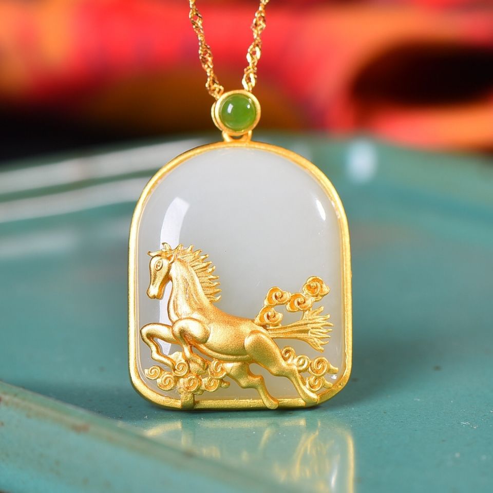 Beautiful Silver Necklace with Unique Style
