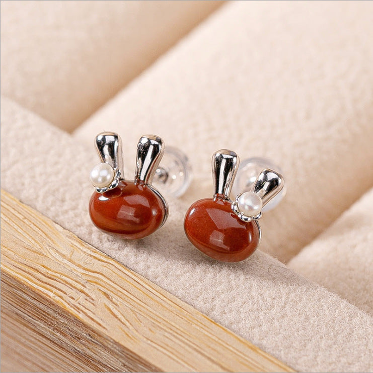 Classic Gold Earring with Timeless Appeal