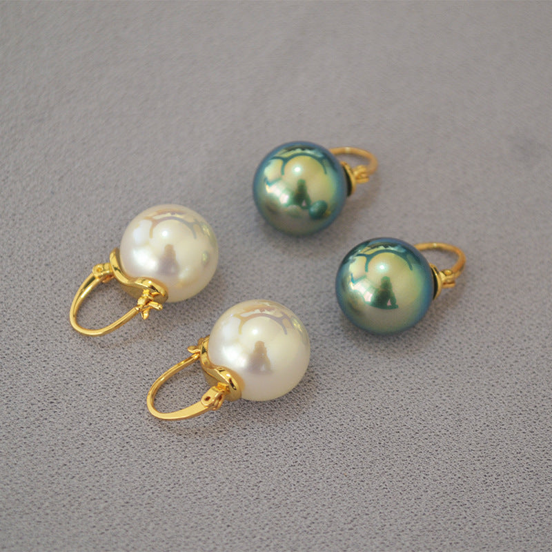 Elegant Gold Earring for Every Occasion