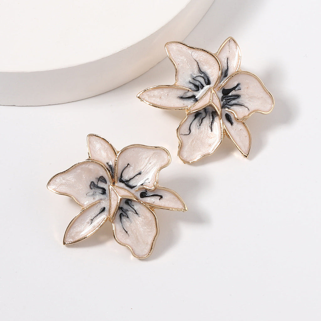 Classic Earring with Timeless Appeal