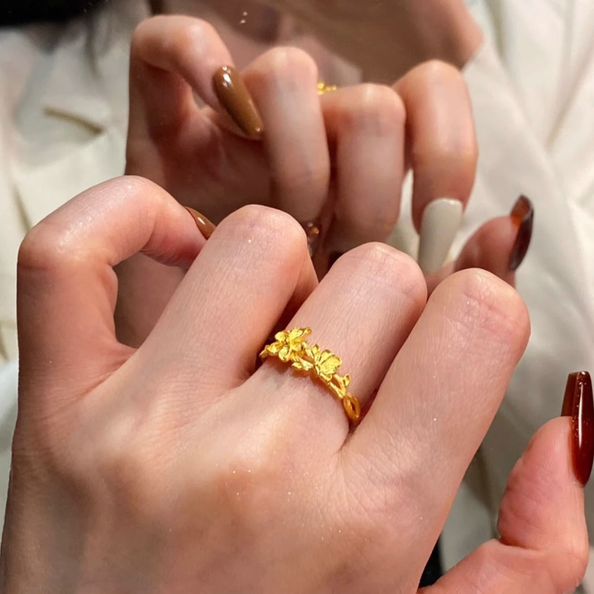 Classic Gold Ring with Timeless Appeal