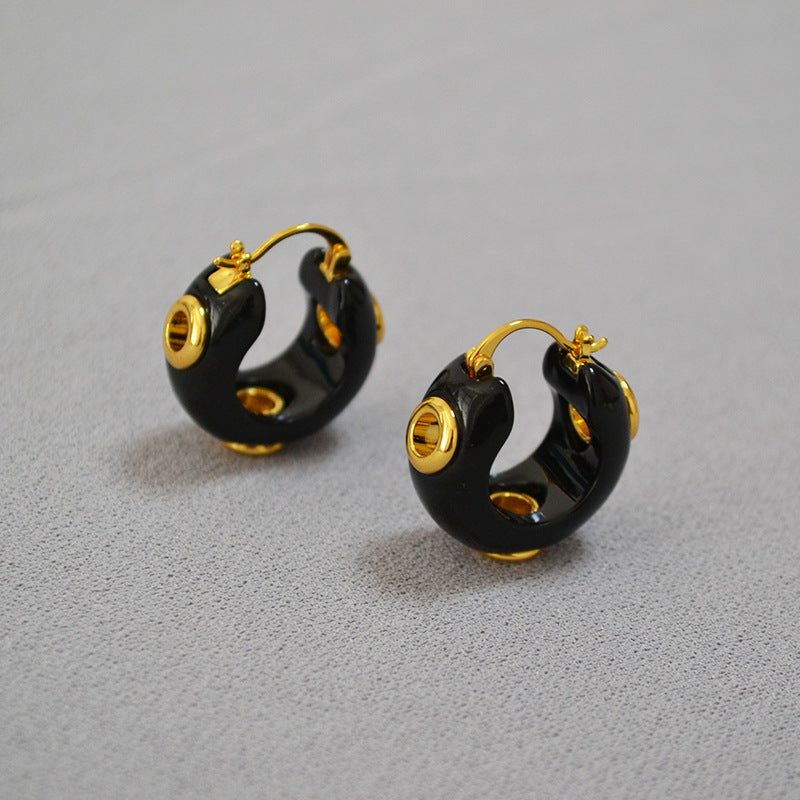 Classic Gold Earring with Timeless Appeal