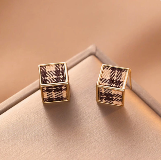 Charming Earring for Any Occasion