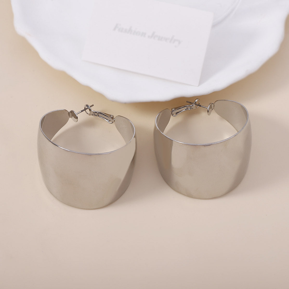 Charming Earring for Any Occasion