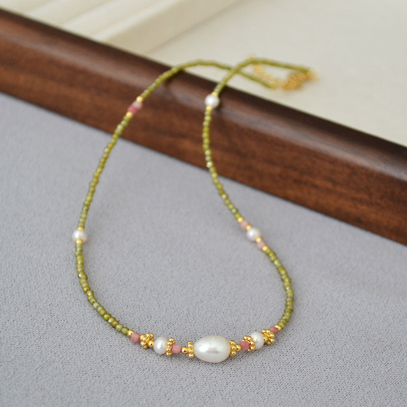 Classic Pearl Necklace with Timeless Appeal