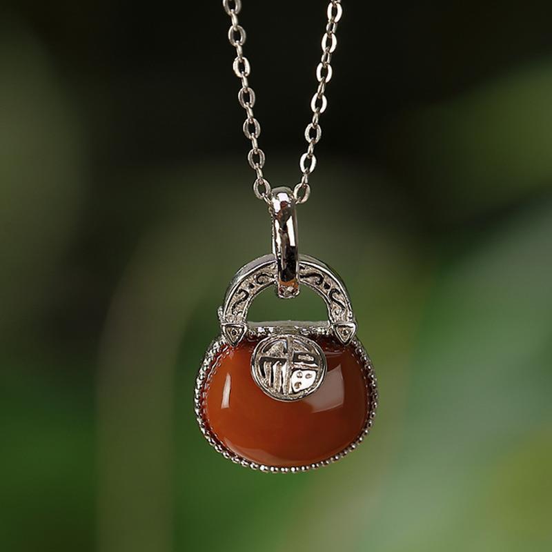 Romantic Gold Necklace for Special Moments