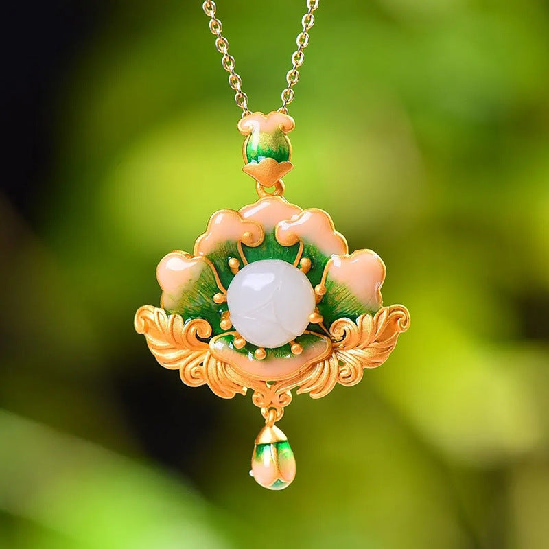 Classic Silver Necklace with Timeless Appeal