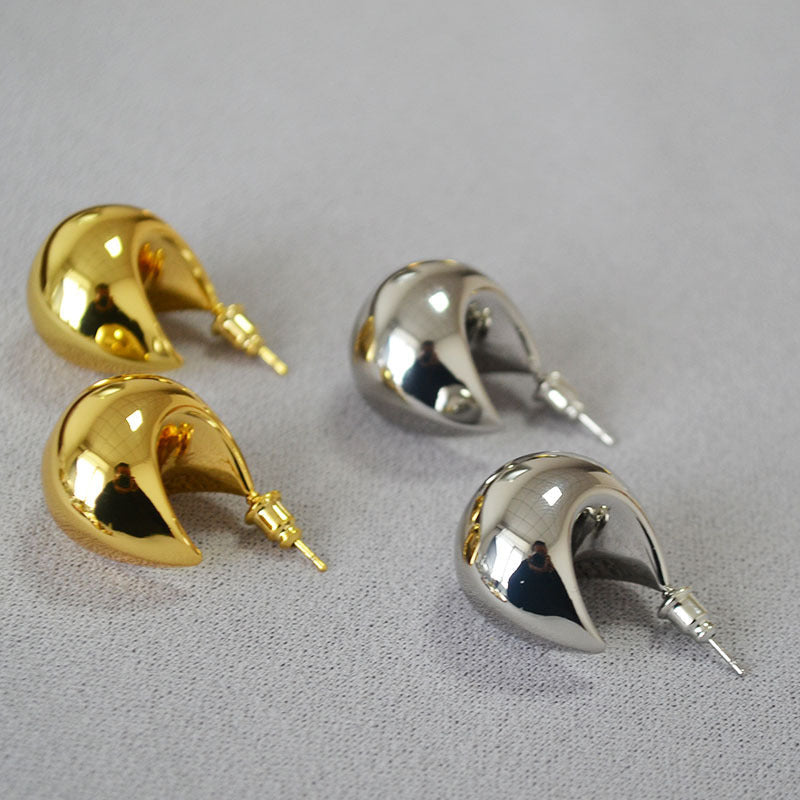 Classic Gold Earring with Timeless Appeal