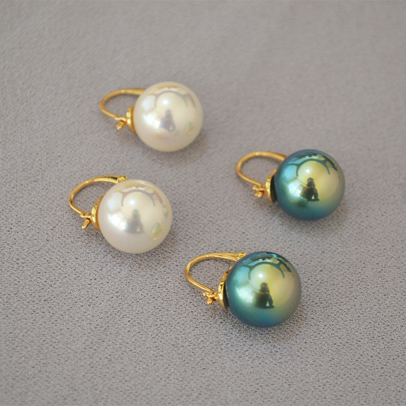 Elegant Gold Earring for Every Occasion