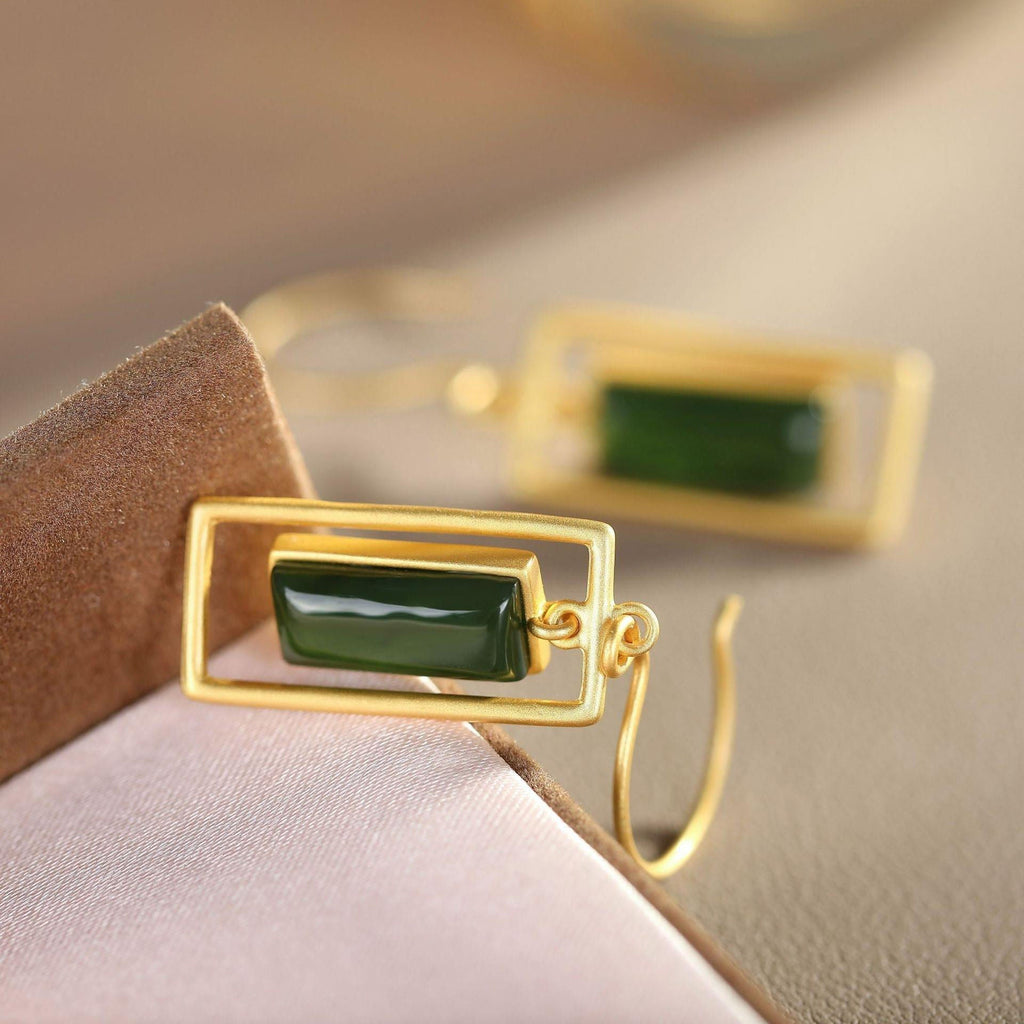 Charming Gold Earring for Any Occasion